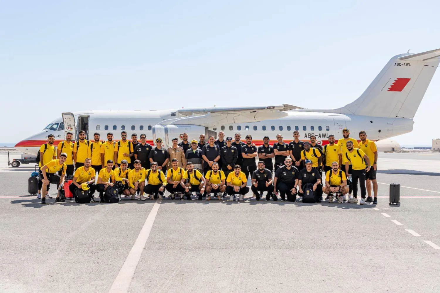 لاعبو الخالدية البحريني قبل المغادرة إلى تركمنستان (نادي الخالدية)