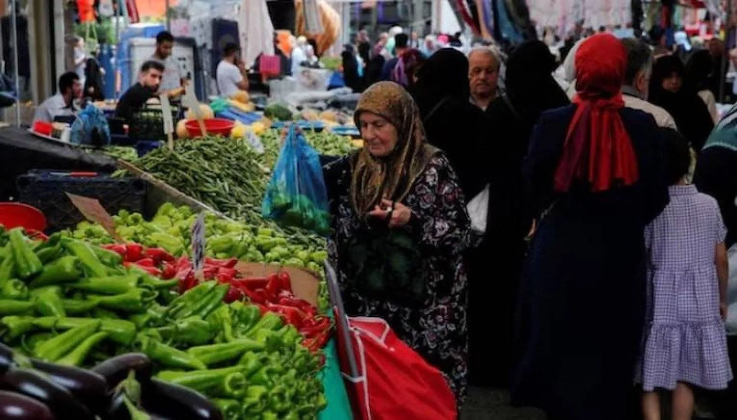 سوق شعبية في إسطنبول (وسائل إعلام تركية)