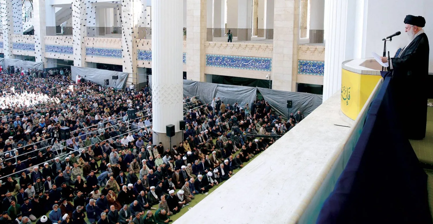 Hamaney dün Tahran'da Cuma Hutbesi’nde (İran Rehberi web sitesi)