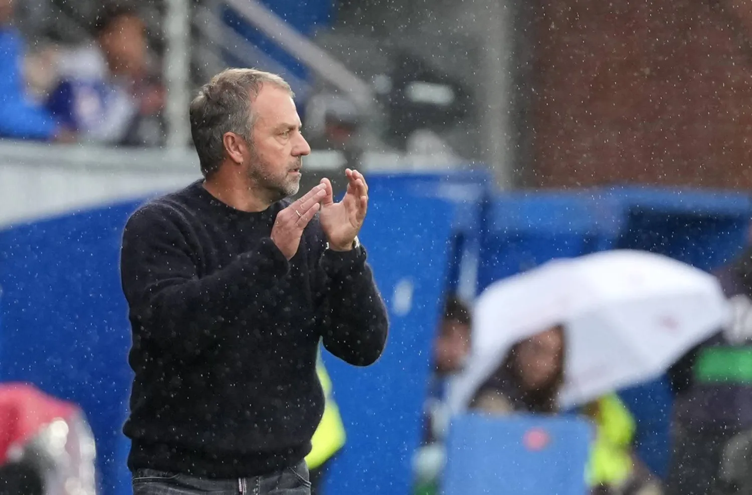 هانز فليك مدرب برشلونة (أ.ف.ب)