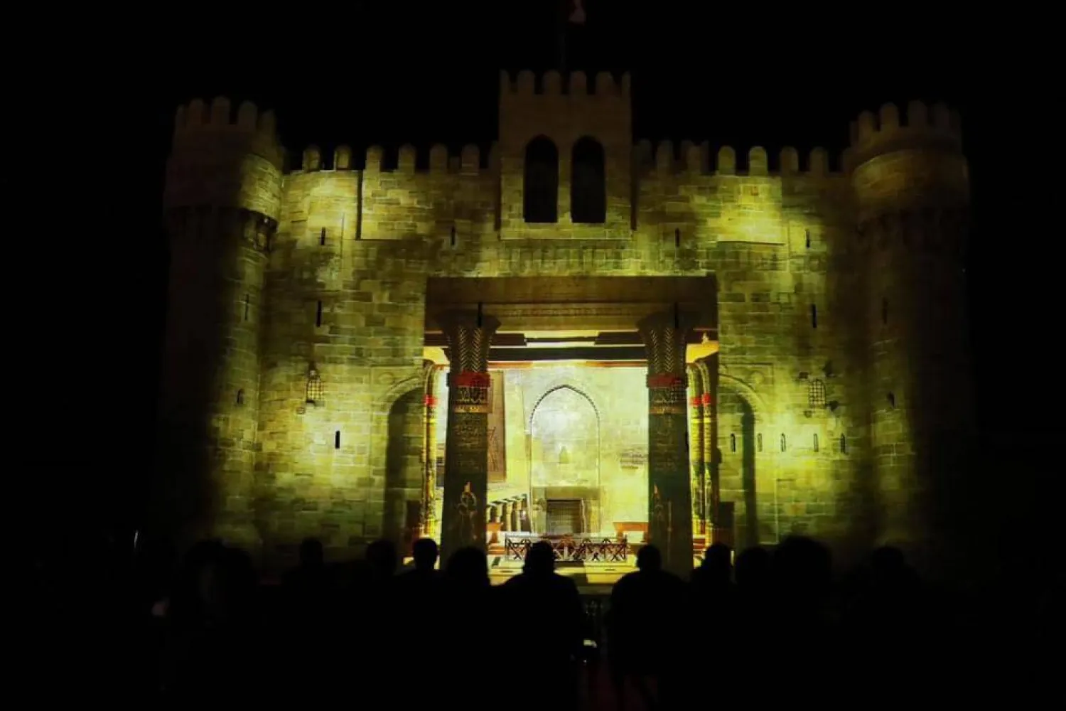 قلعة قايتباي بحلة جديدة (صفحة رئاسة مجلس الوزراء المصري على فيسبوك)