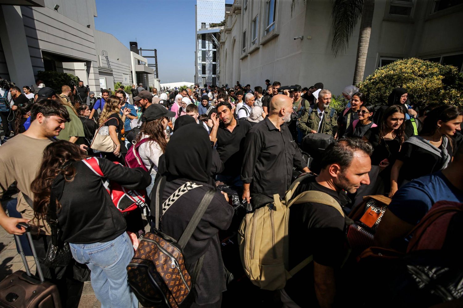 Türkiye, İsrail ile Hizbullah arasında şiddetlenen çatışmalar nedeniyle 2 bin vatandaşını Lübnan'dan tahliye etmeye başladı. (DPA)