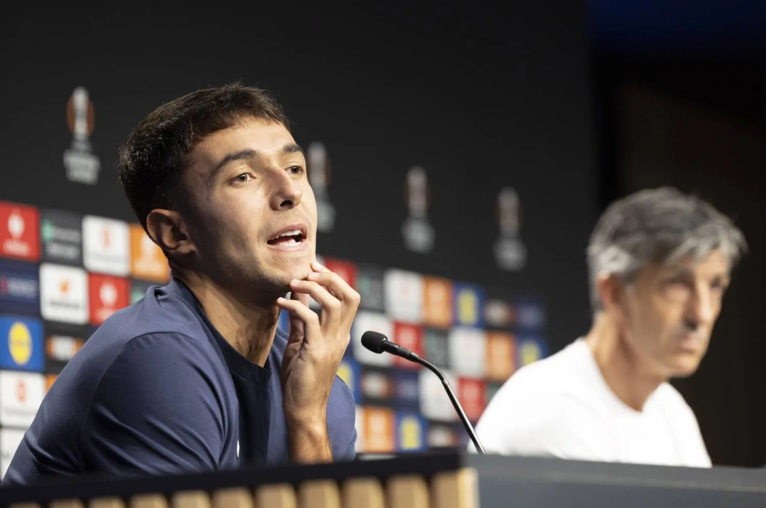 مارتن زوبيمندي يستعد لملء فراغ غياب رودري (إ.ب.أ)