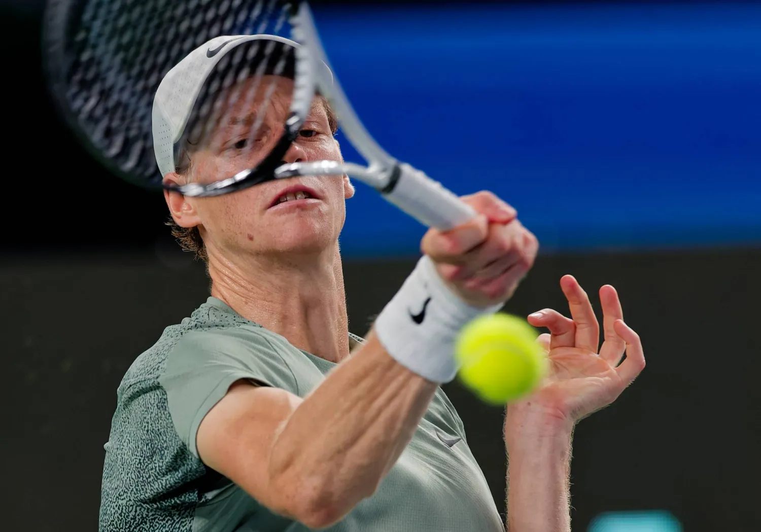 يانيك سينر سيلعب نهائي شنغهاي ويضمن صدارة التصنيف العالمي (إ.ب.أ)