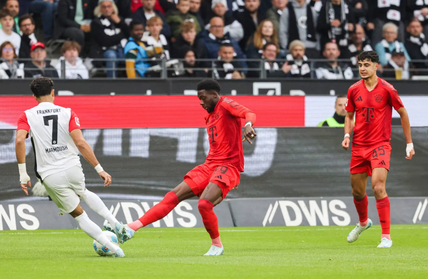 ألفونسو ديفيز يتألق مع بايرن ميونيخ ومنتخب كندا (أ.ف.ب)