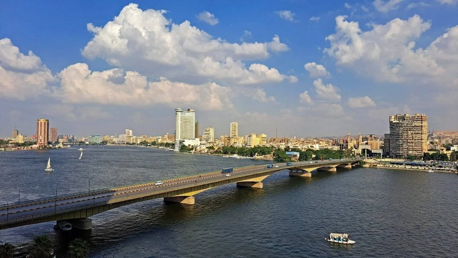  A general view shows Egypt's Nile river and the the University bridge in the capital Cairo on November 11, 2022. (AFP) 