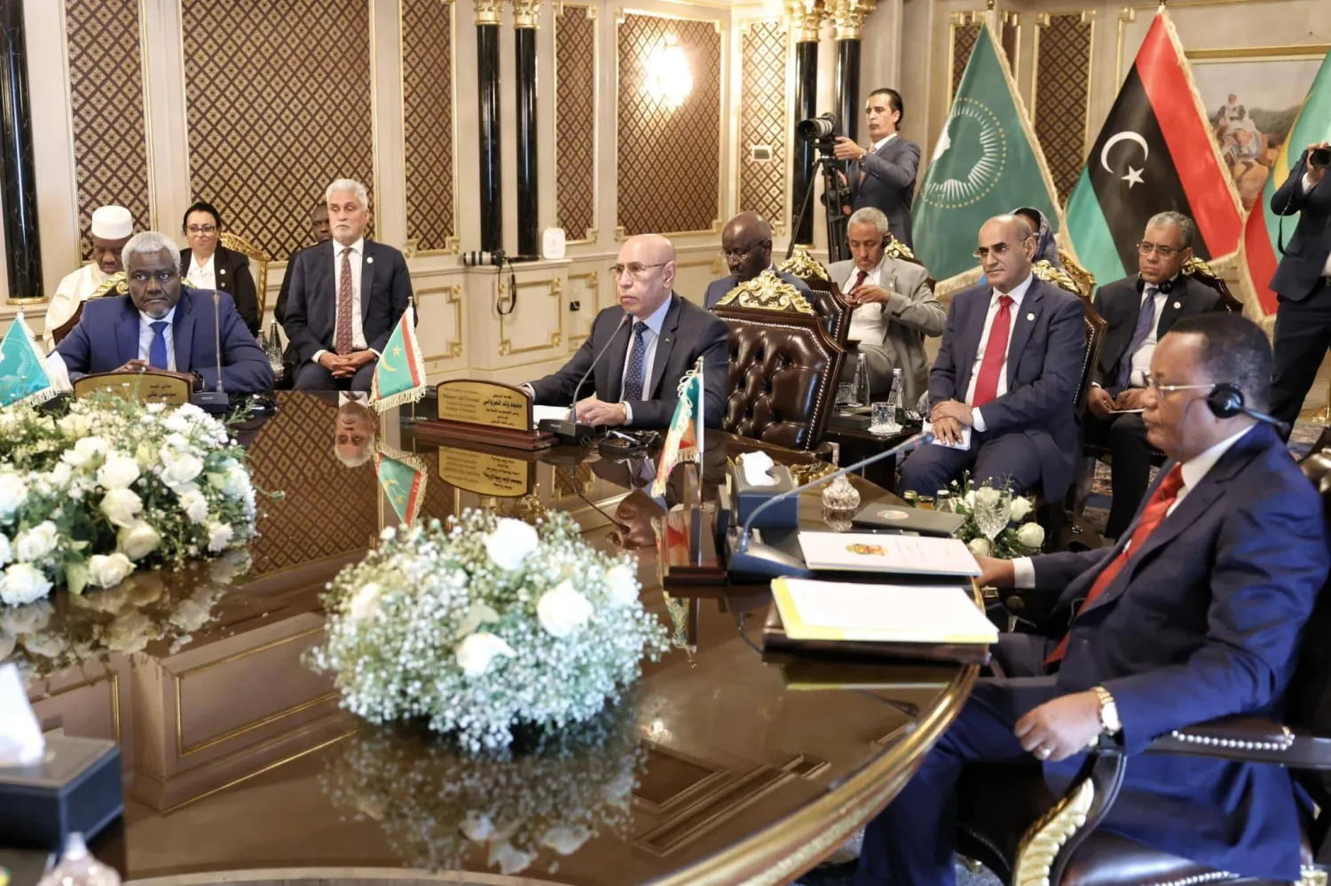 وفد الاتحاد الأفريقي بقيادة الرئيس الموريتاني في اجتماع مع «الرئاسي» بطرابلس (المجلس الرئاسي)