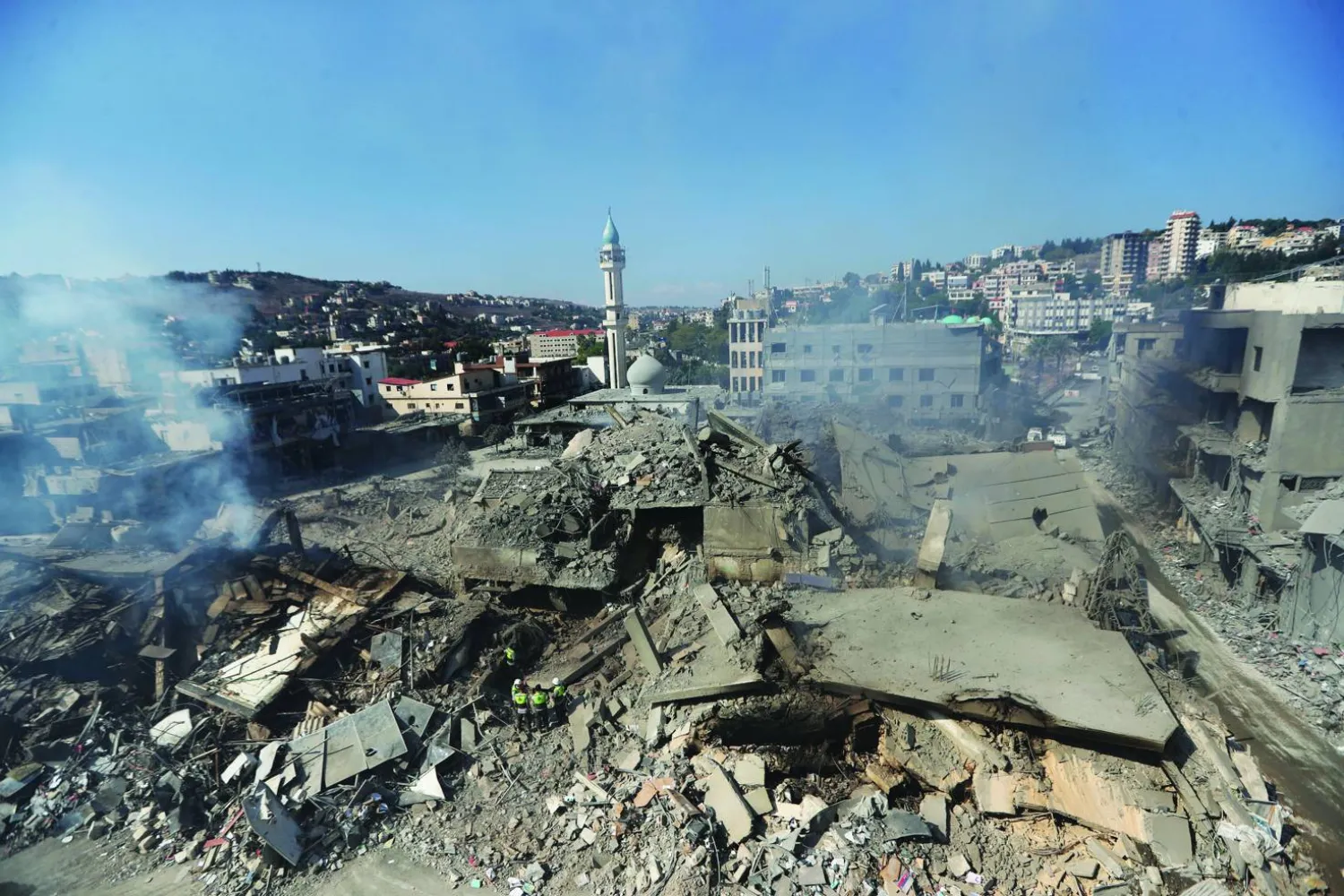 غارات جوية إسرائيلية على مدينة النبطية (أ.ب)