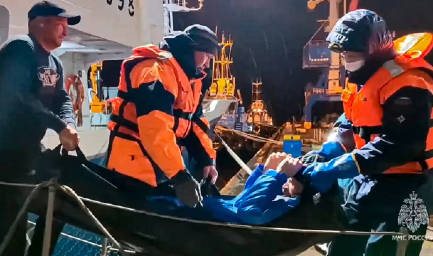 ميخائيل بيتشوغين بعد إنقاذه (أ.ب)