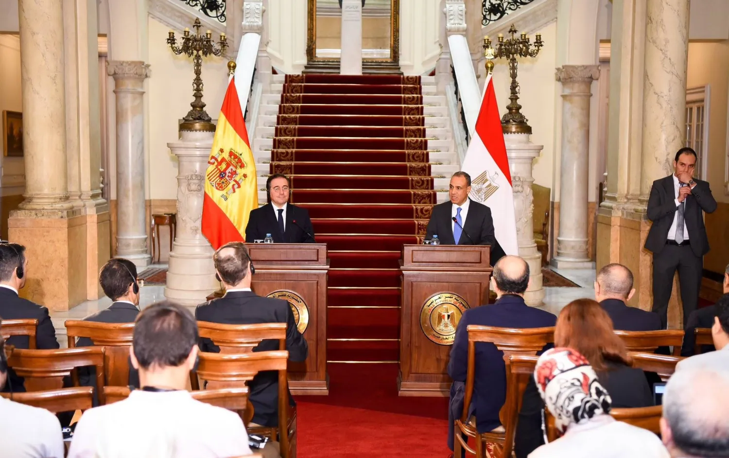 وزيرا الخارجية المصري بدر عبد العاطي والإسباني خوسيه مانويل ألباريس خلال مؤتمرهما الصحافي في القاهرة (إكس)