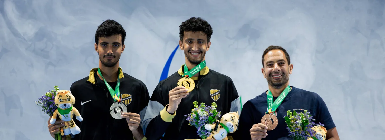 من تتويج الفائزين بالمراكز الأولى الثلاثة في منافسات التنس (الألعاب السعودية)