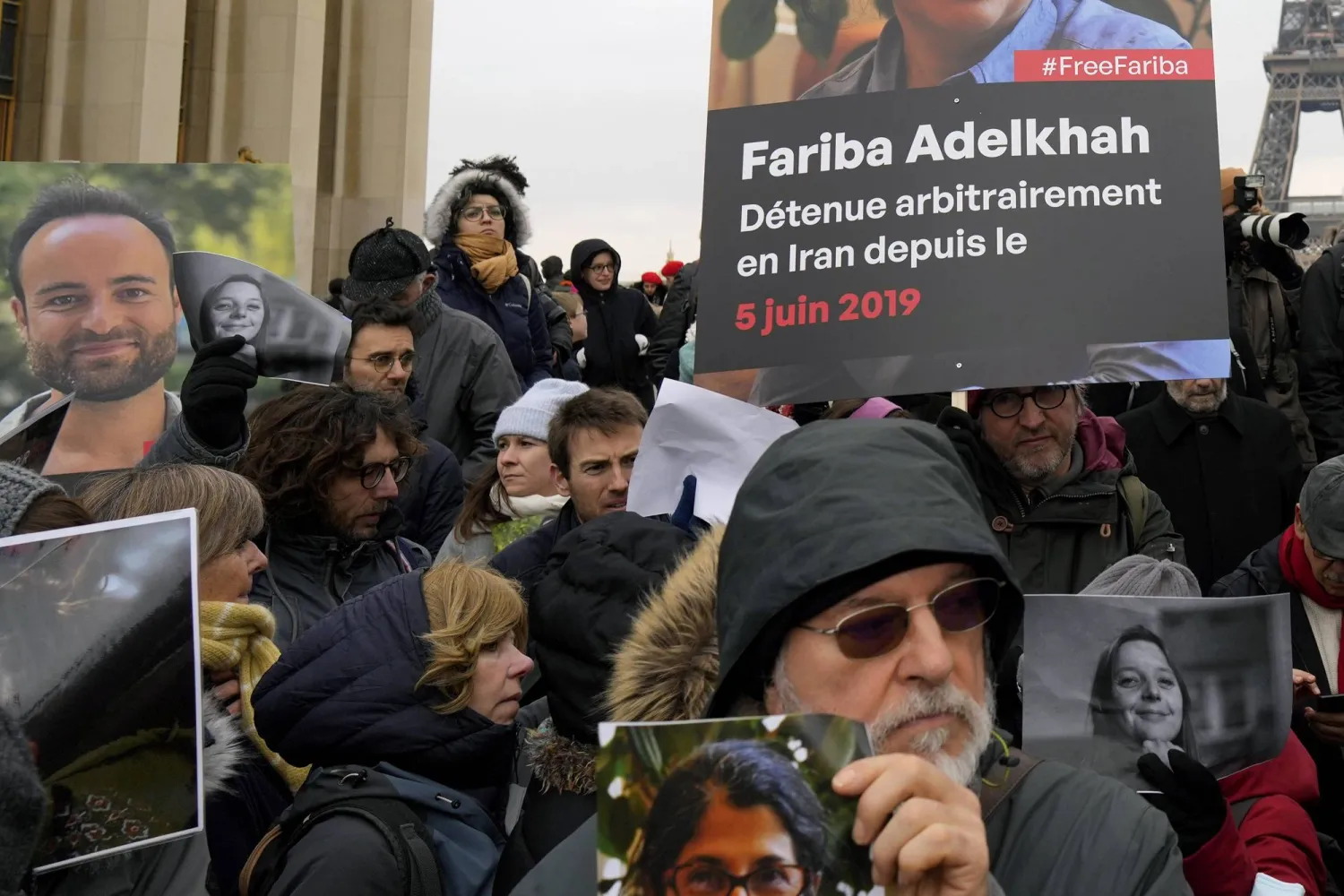 وقفة تضامنية مع فرنسيين تحتجزهم إيران 28 يناير 2024 (أ.ب)