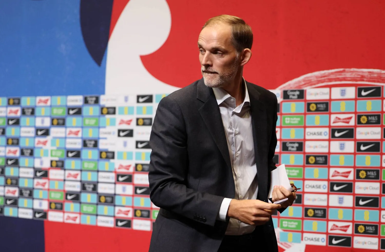 توماس توخيل مدرب منتخب إنجلترا الجديد عقب المؤتمر الصحافي (إ.ب.أ)