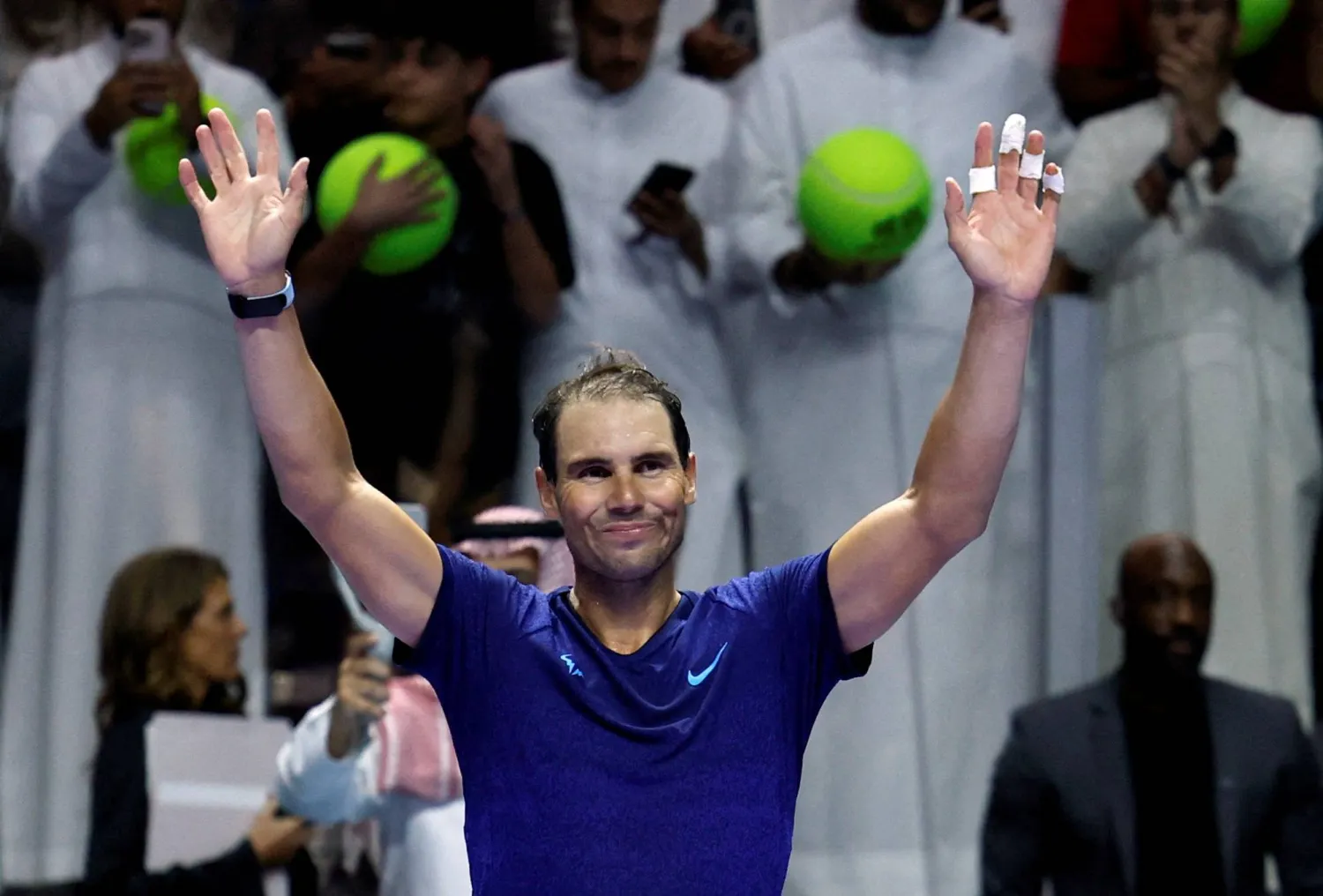 Tennis - 6 Kings Slam - Riyadh, Saudi Arabia - October 17, 2024 Spain's Rafael Nadal waves at fans after losing his semi final match against Spain's Carlos Alcaraz REUTERS/Hamad I Mohammed 