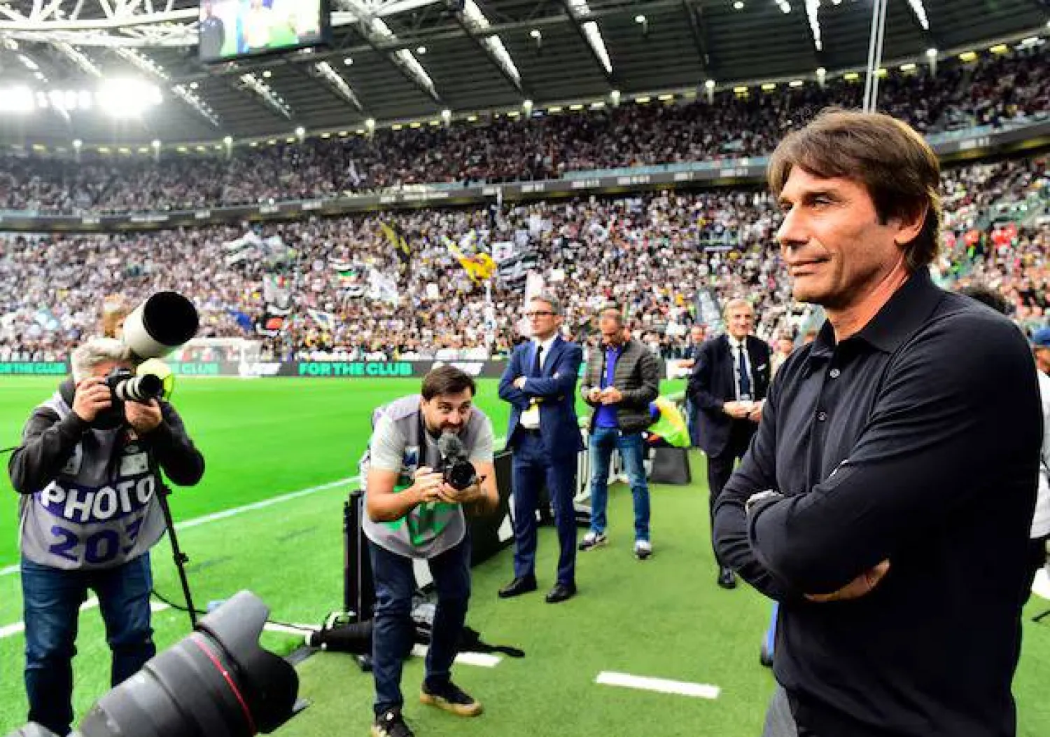 أنطونيو كونتي مدرب نابولي (رويترز)