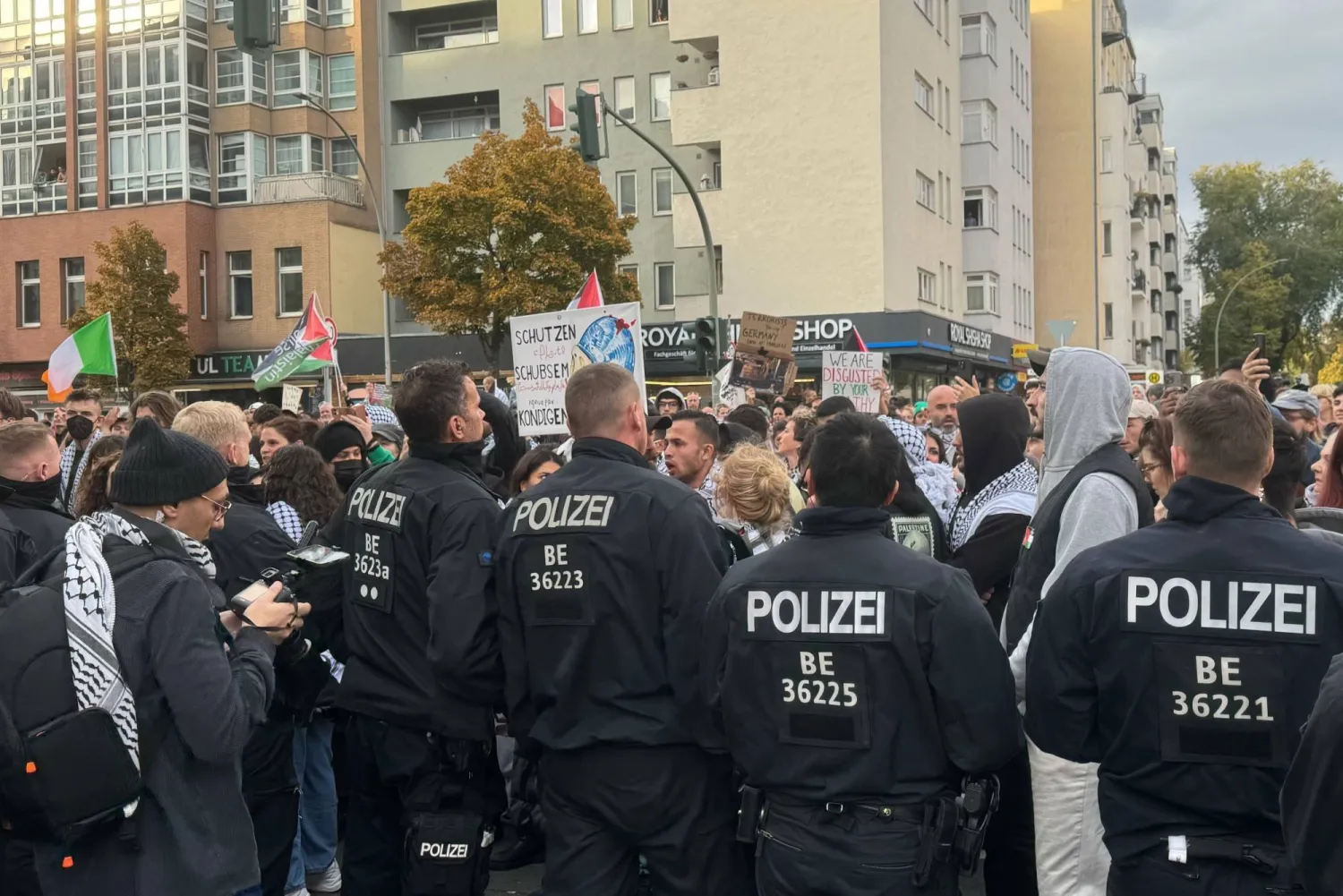 عناصر من الشرطة الألمانية خلال احتجاجات تضامنية مع فلسطين ولبنان (د.ب.أ) 