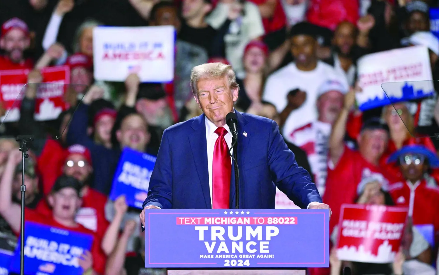 
ترمب في تجمّع انتخابي بديترويت يوم 18 أكتوبر (أ.ف.ب)