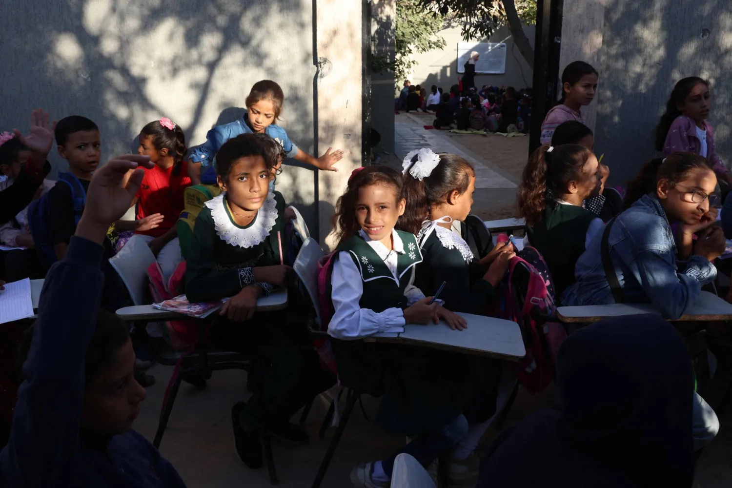 الحرب الإسرائيلية قتلت وجرحت 10 آلاف طالب ودمرت 90 % من مدارس القطاع (أ.ف.ب)