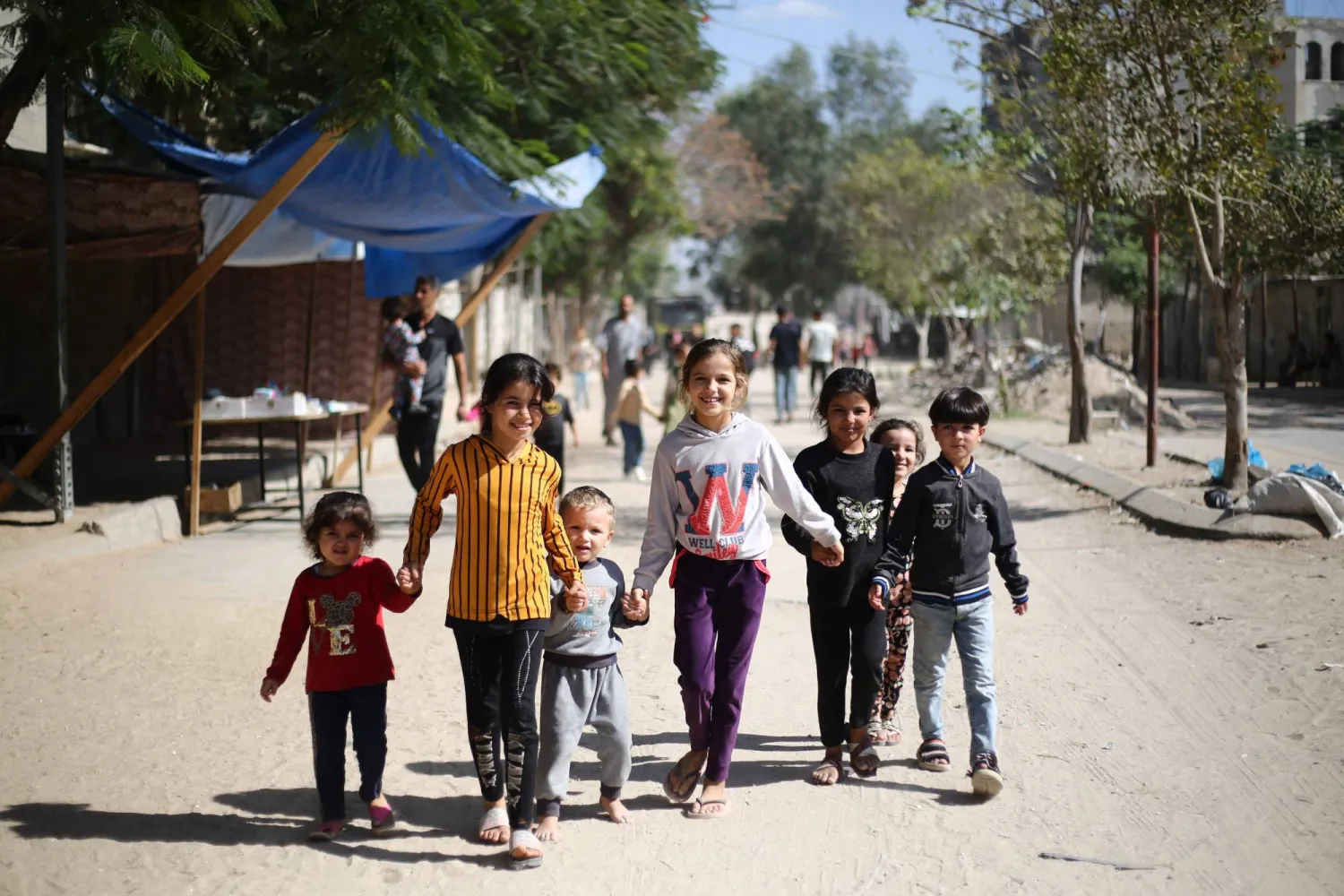 أطفال فلسطينيون في خان يونس (أ.ف.ب)