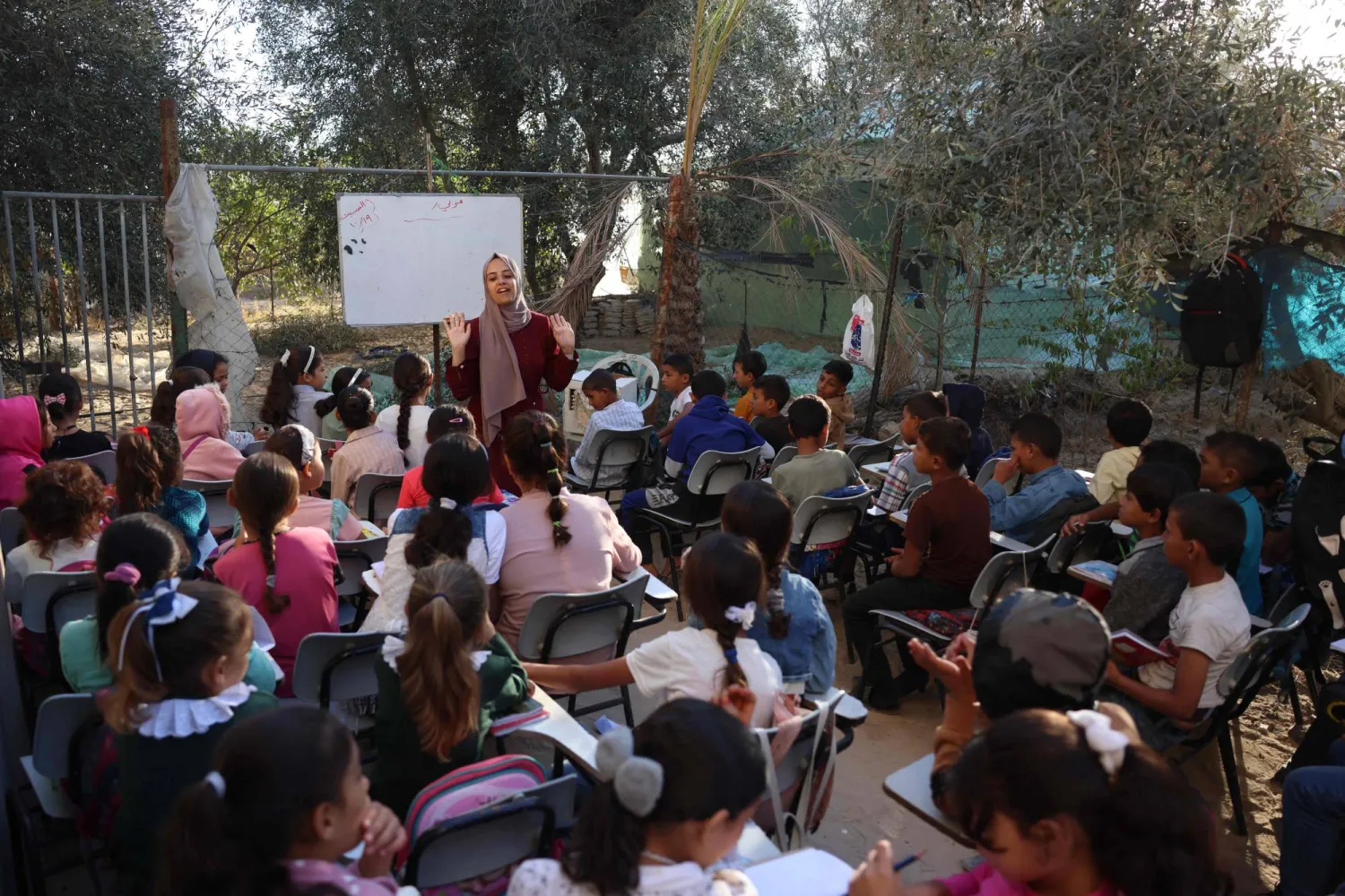 الحرب على غزة خلفت أكثر من 25 ألف طفل ما بين قتيل وجريح منهم ما يزيد على 10 آلاف من طلبة المدارس (أ.ف.ب)