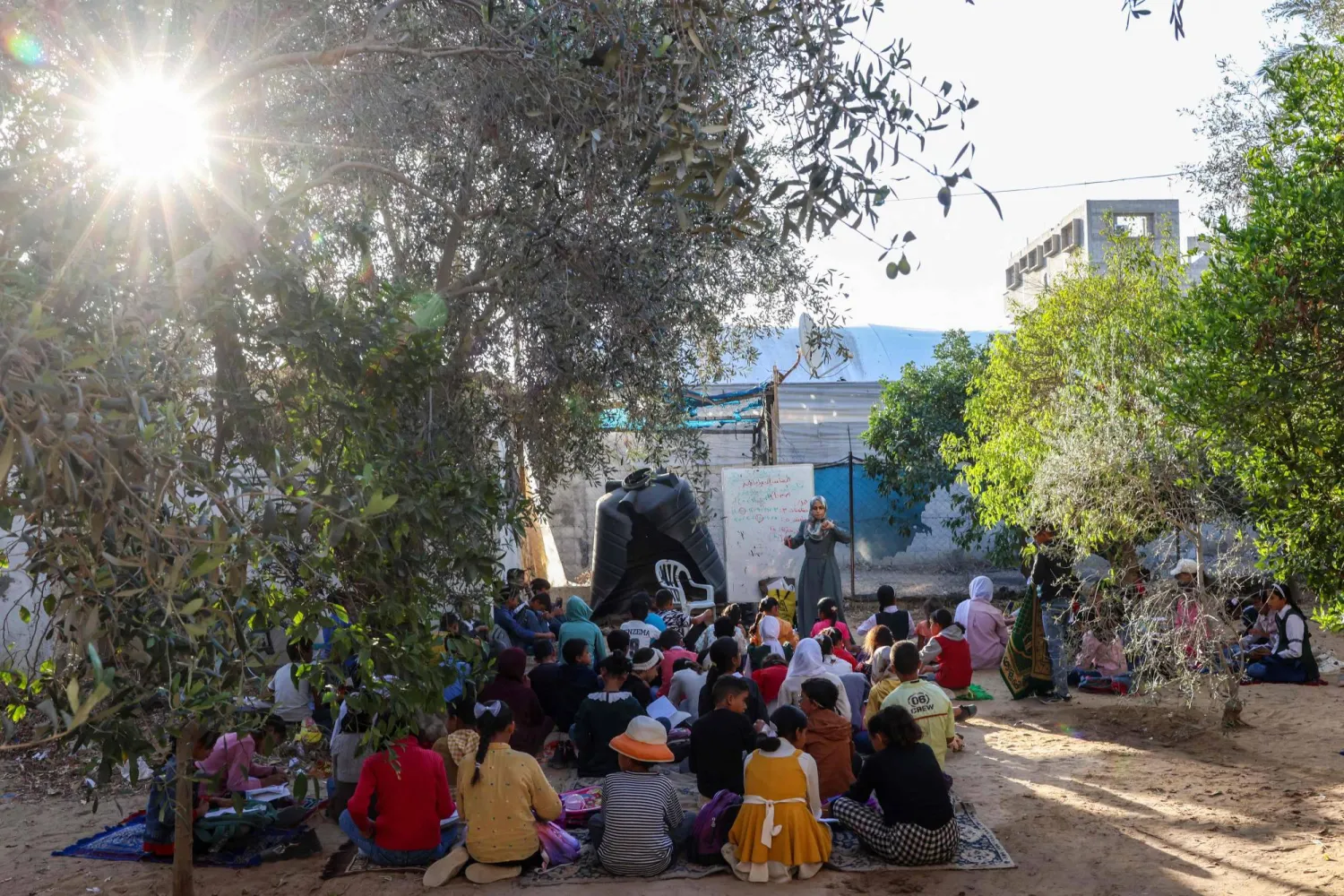 تم تدمير 90 % من مباني المدارس الحكومية البالغ عدد أبنيتها 307 في قطاع غزة (أ.ف.ب)