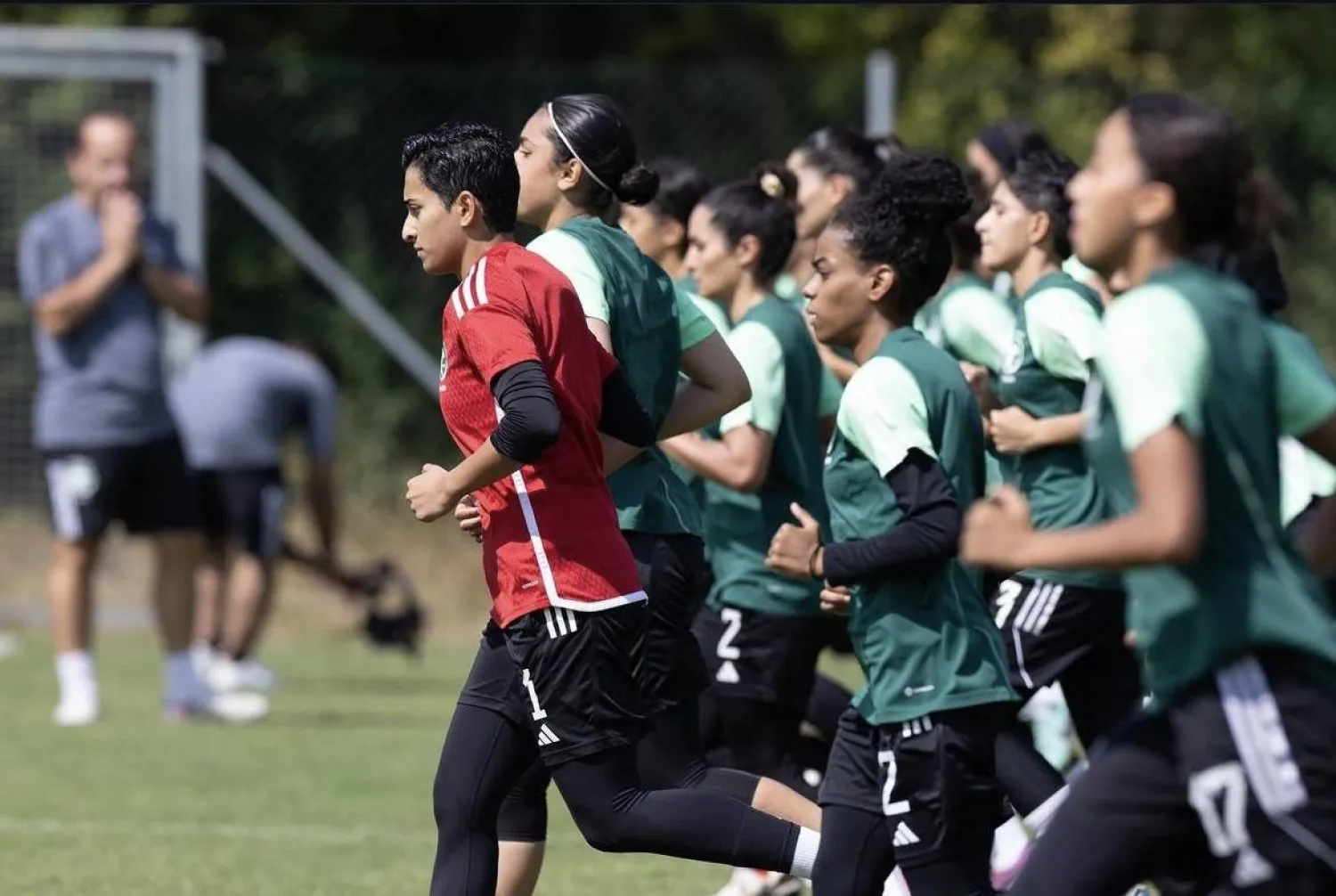 لاعبات الأخضر خلال معسكر تحضيري سابق (المنتخب السعودي للسيدات)