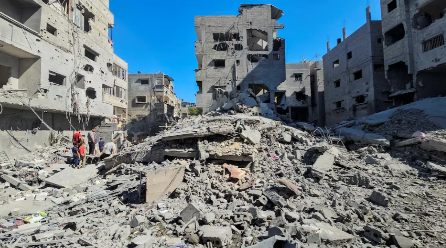  Palestinians gather at the site of Israeli strikes on houses and residential buildings, amid the ongoing Israel-Hamas conflict, in Beit Lahiya, in the northern Gaza Strip October 20, 2024. REUTERS/Abdul Karim Farid