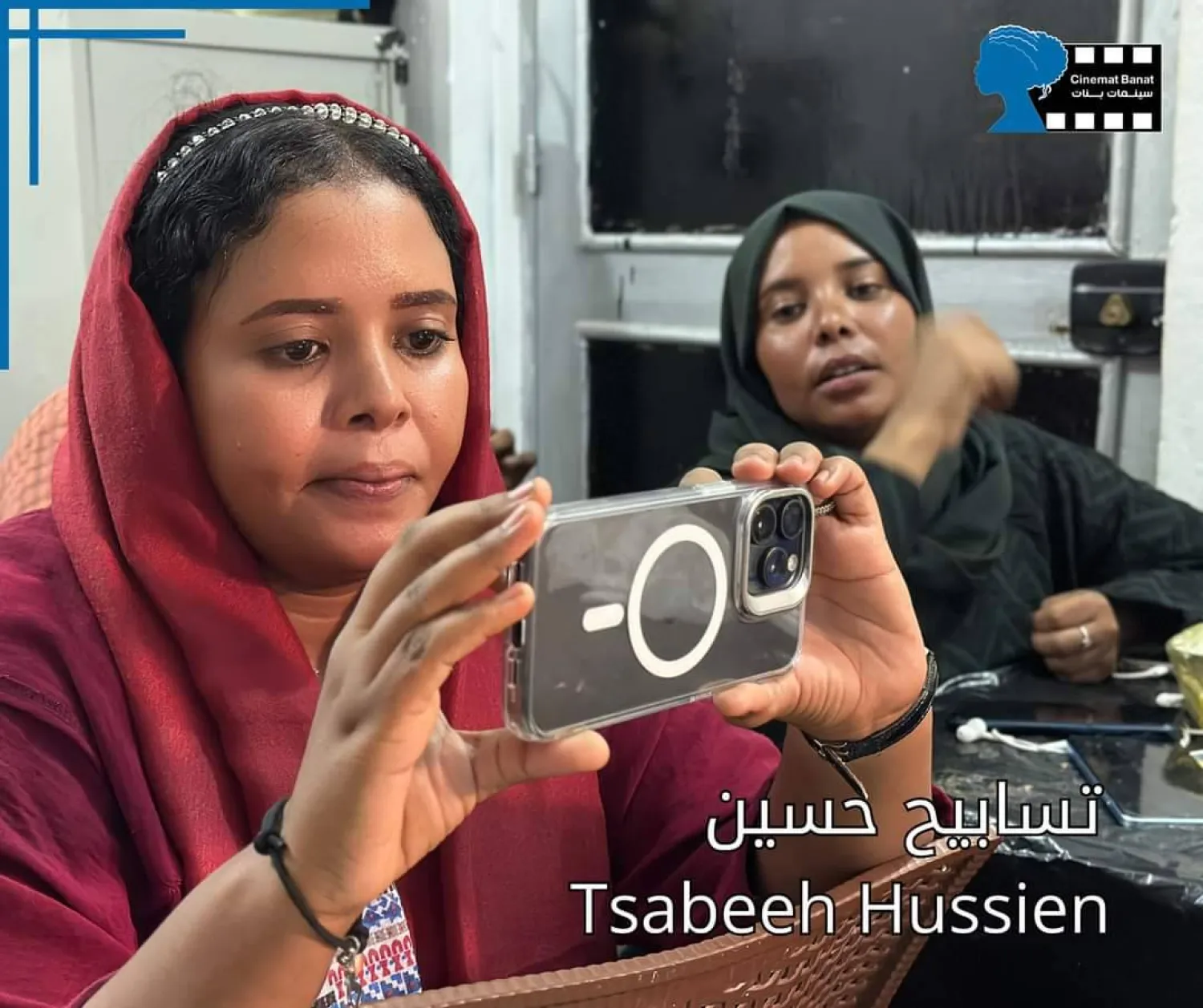 تسابيح حسين تصور مشهداً بالهاتف المحمول (الشرق الأوسط)