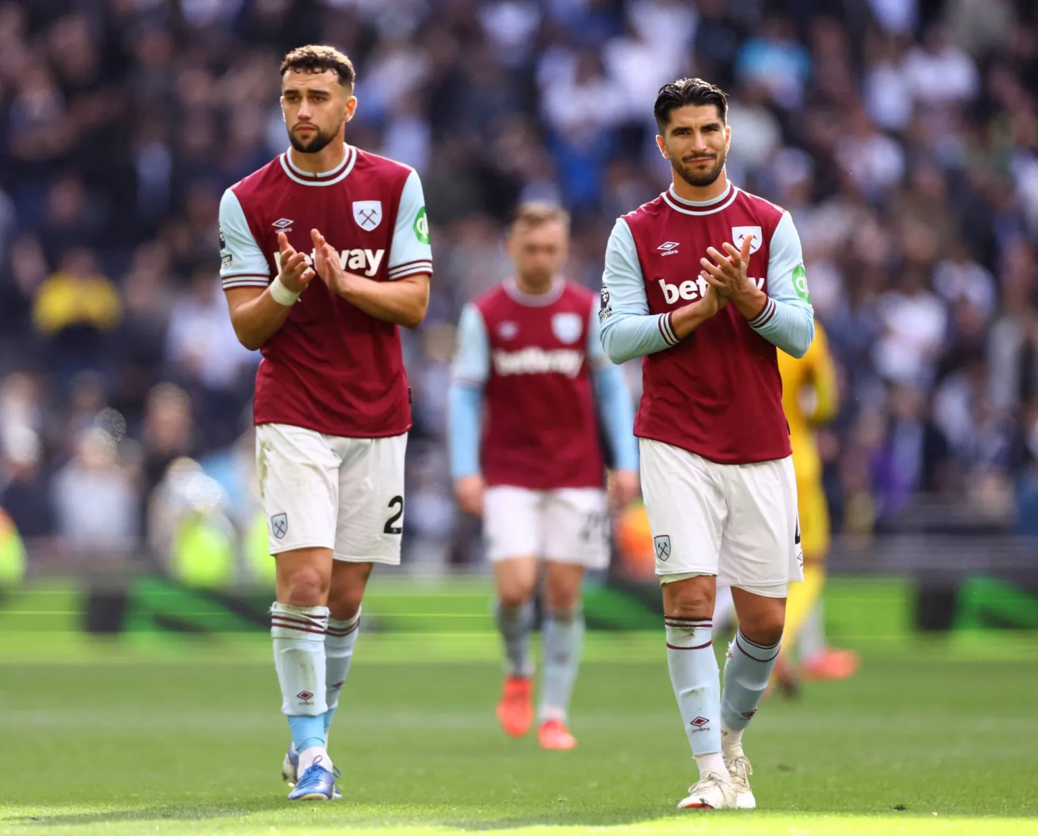 وست هام تلقى هزيمة ثقيلة من توتنهام (رويترز)