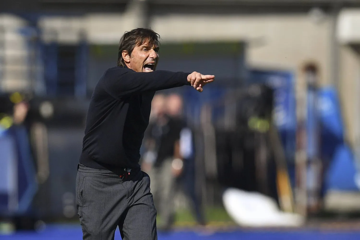 أنطونيو كونتي راضٍ عن مستوى نابولي في الشوط الثاني (أ.ب)