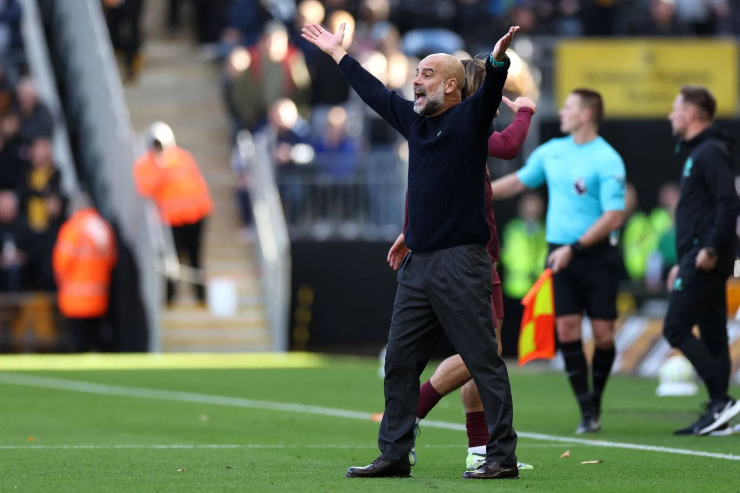 بيب غوارديولا مدرب مانشستر سيتي سعيد بالفوز على الوولفز (أ.ف.ب)