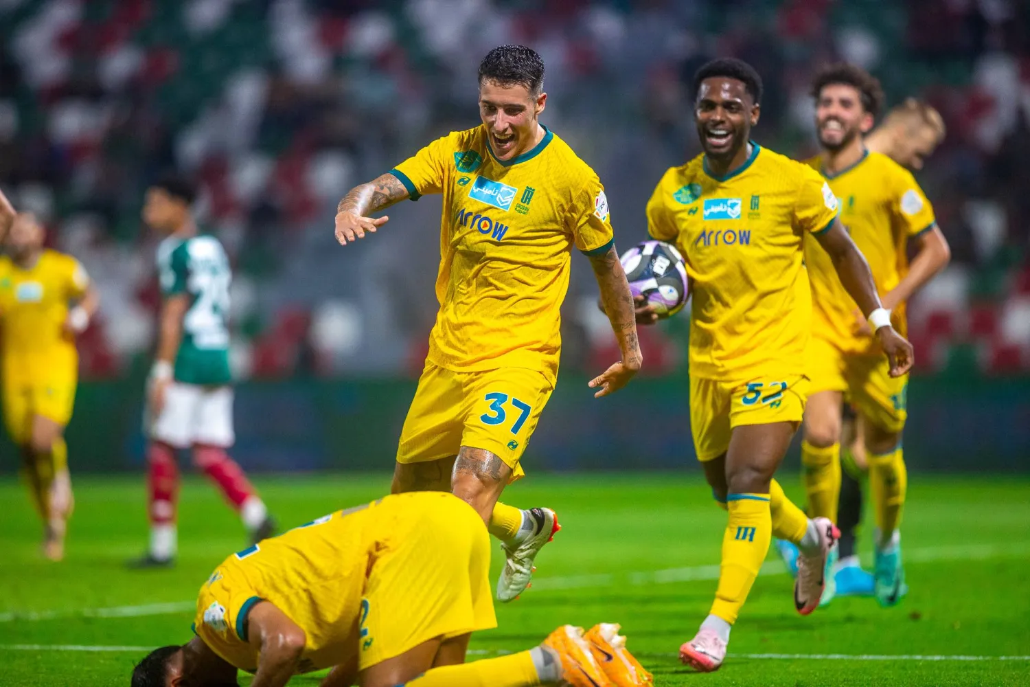 فرحة مثيرة للعروبة بقلب النتيجة (تصوير: عيسى الدبيسي)