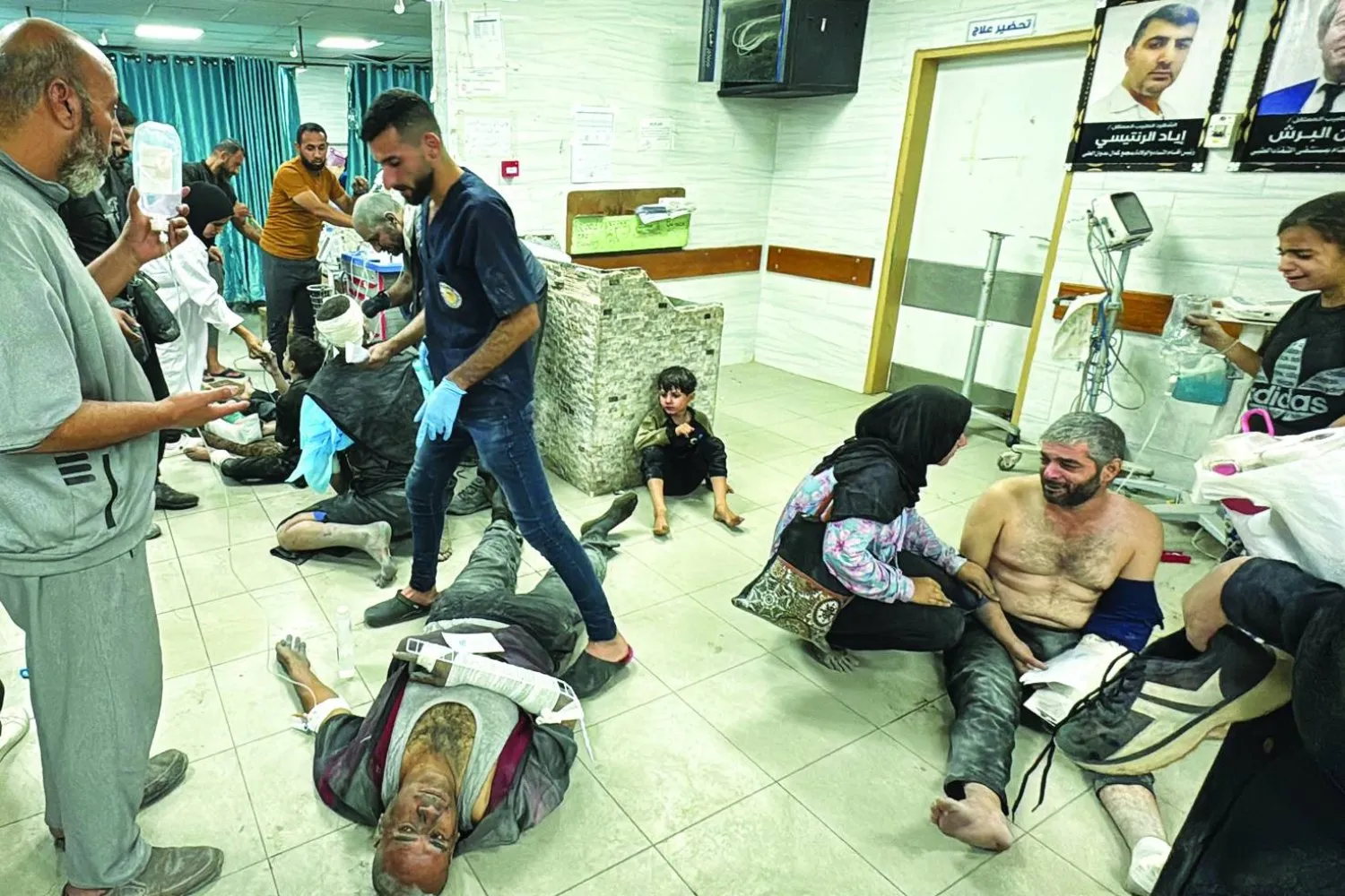  İsrail'in Gazze Şeridi'nin kuzeyindeki Beyt Lahia'ya düzenlediği saldırıda yaralanan Filistinliler hastanede tedavi altına alındı ​​(AFP)