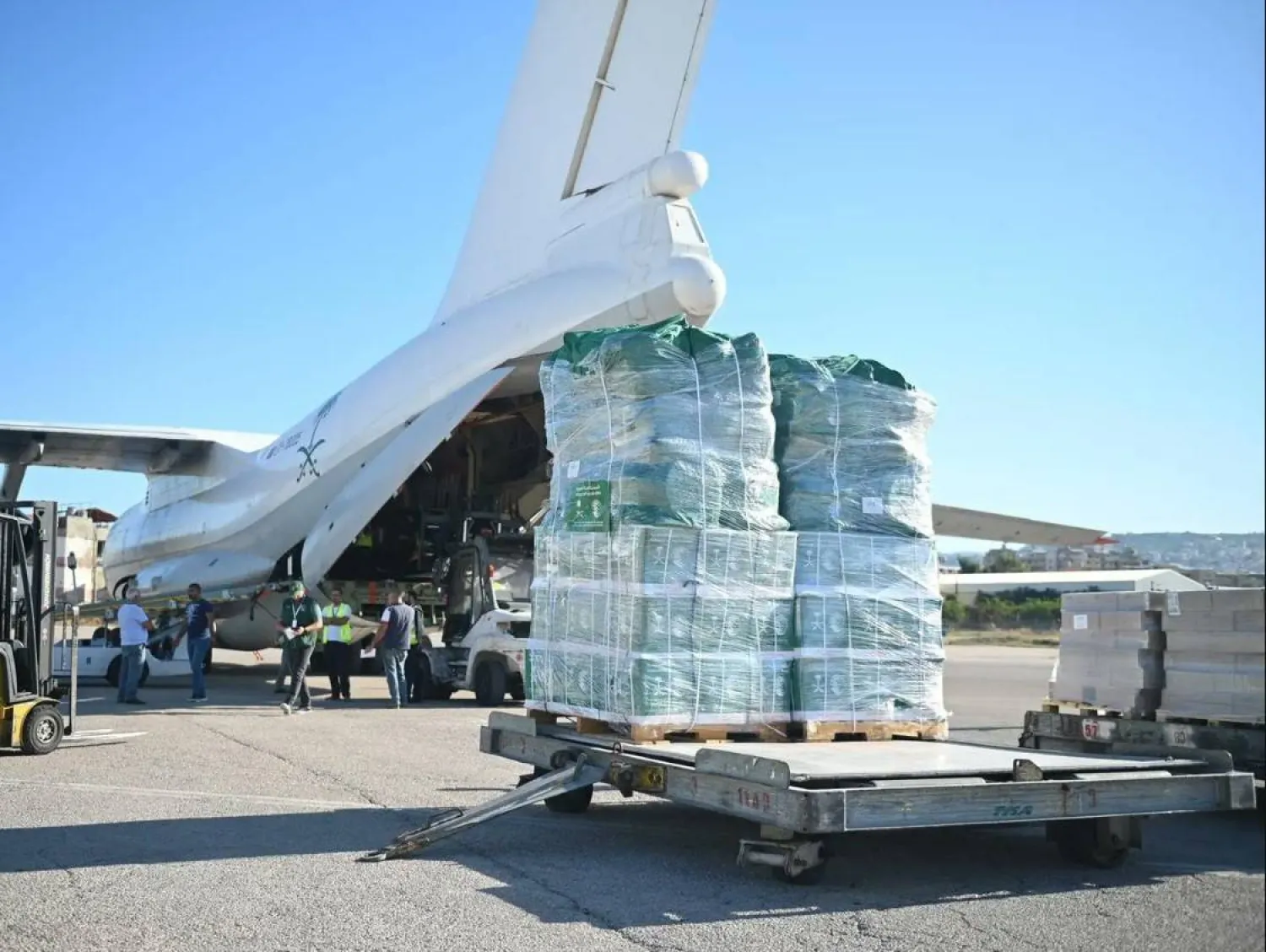 الطائرة الإغاثية التاسعة ضمن الجسر الجوي السعودي الذي يسيّره مركز الملك سلمان للإغاثة والأعمال الإنسانية (واس)