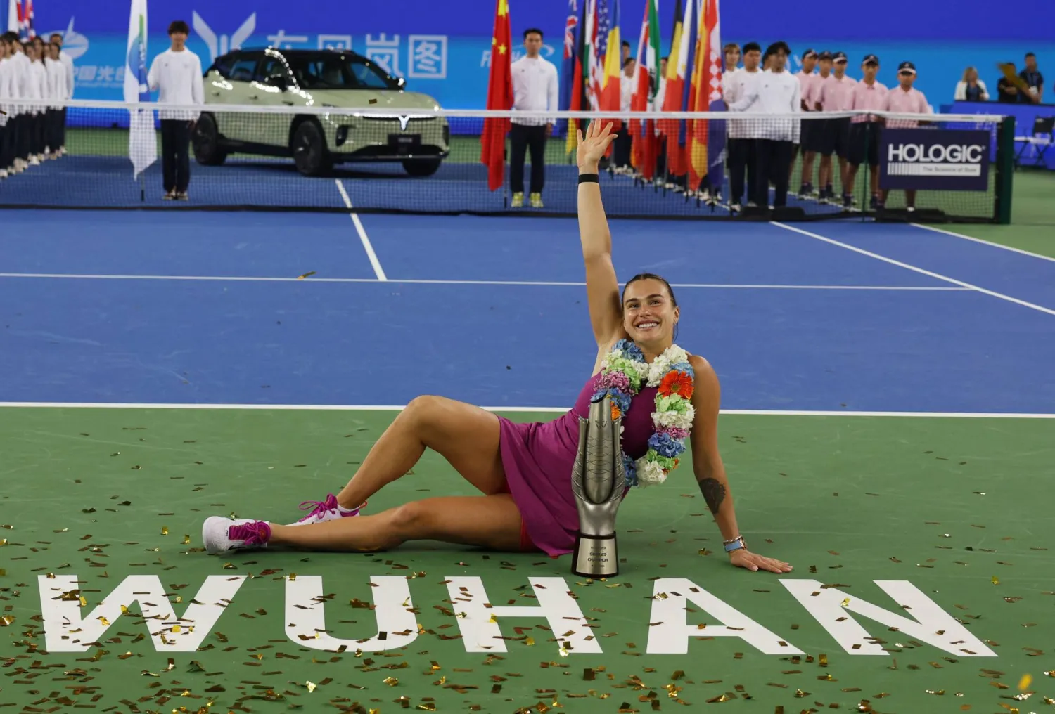 «الصدارة» تشعل المنافسة بين سابالينكا وشفيونتيك على بطولة السعودية الختامية