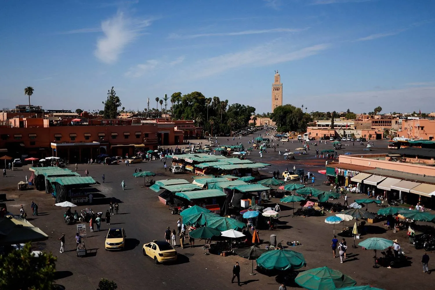 منظر عام لساحة جامع الفناء في مراكش (رويترز)