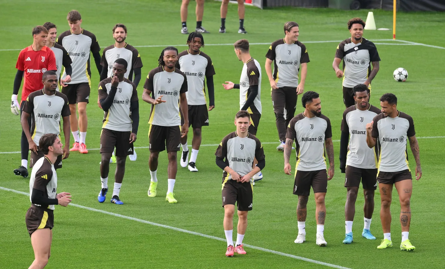 نبأ خاطئ عن توقيع غولر ليوفنتوس تَسَبَّبَ في بلبلة (إ.ب.أ)