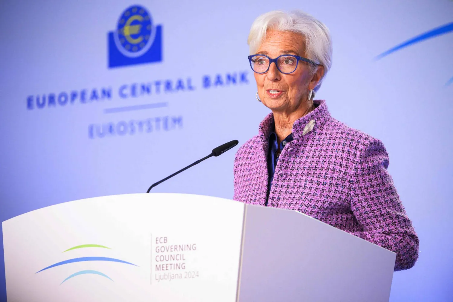رئيسة البنك المركزي الأوروبي كريستين لاغارد خلال مؤتمر صحافي عقب اجتماع البنك 17 أكتوبر 2024 (أ.ف.ب)