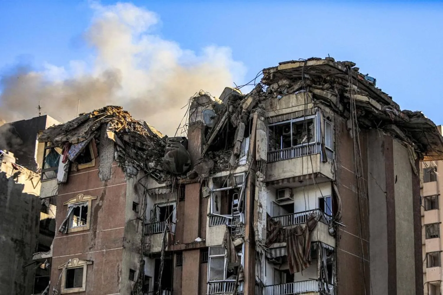  Smoke billows from a building that was targeted by an Israeli air strike in Beirut's southern suburb of Chiyah on October 22, 2024, amid the ongoing war between Israel and Hezbollah. (AFP) 