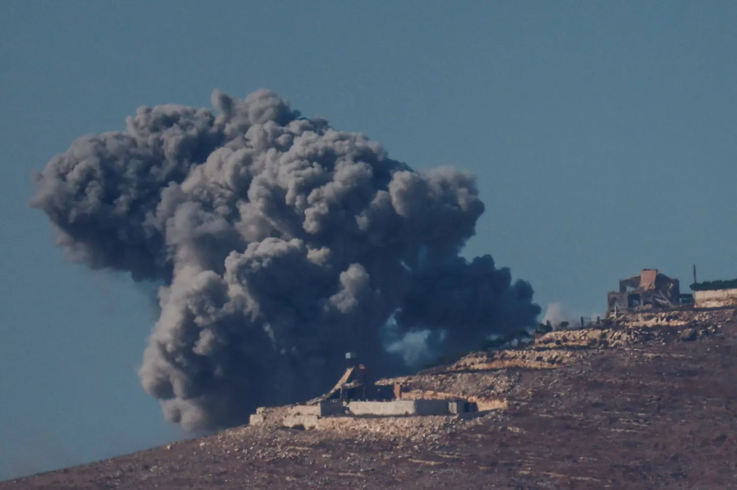 منطقة حدودية بين لبنان وإسرائيل (رويترز)