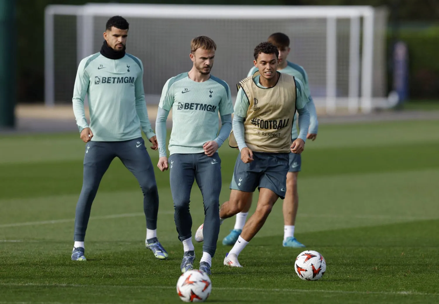 يسعى توتنهام إلى الحفاظ على بدايته القوية في الدوري الأوروبي عندما يواجه ألكمار الهولندي (رويترز)