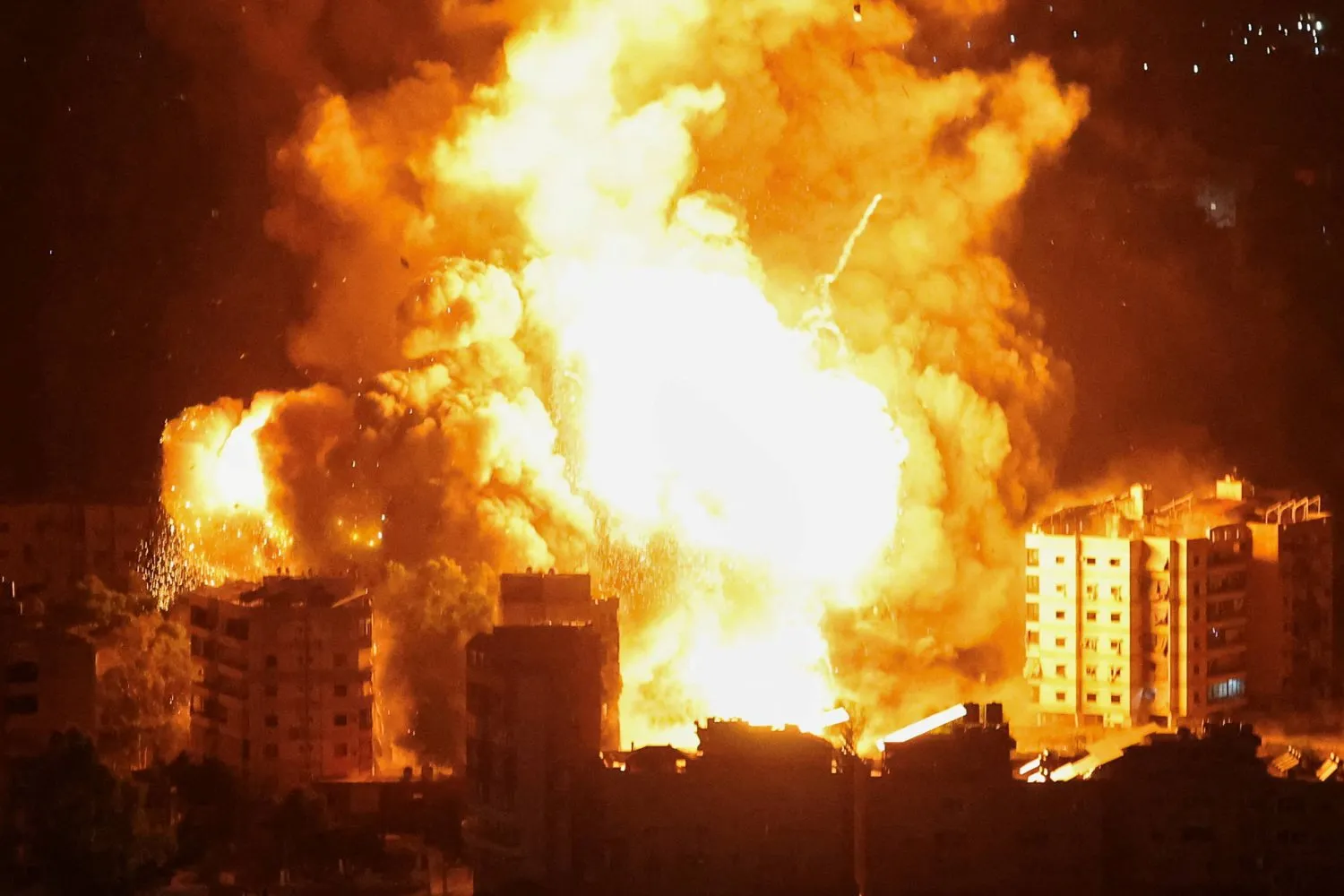 İsrail'in Beyrut'un güney banliyölerine düzenlediği saldırıdan dumanlar yükseliyor (Reuters)