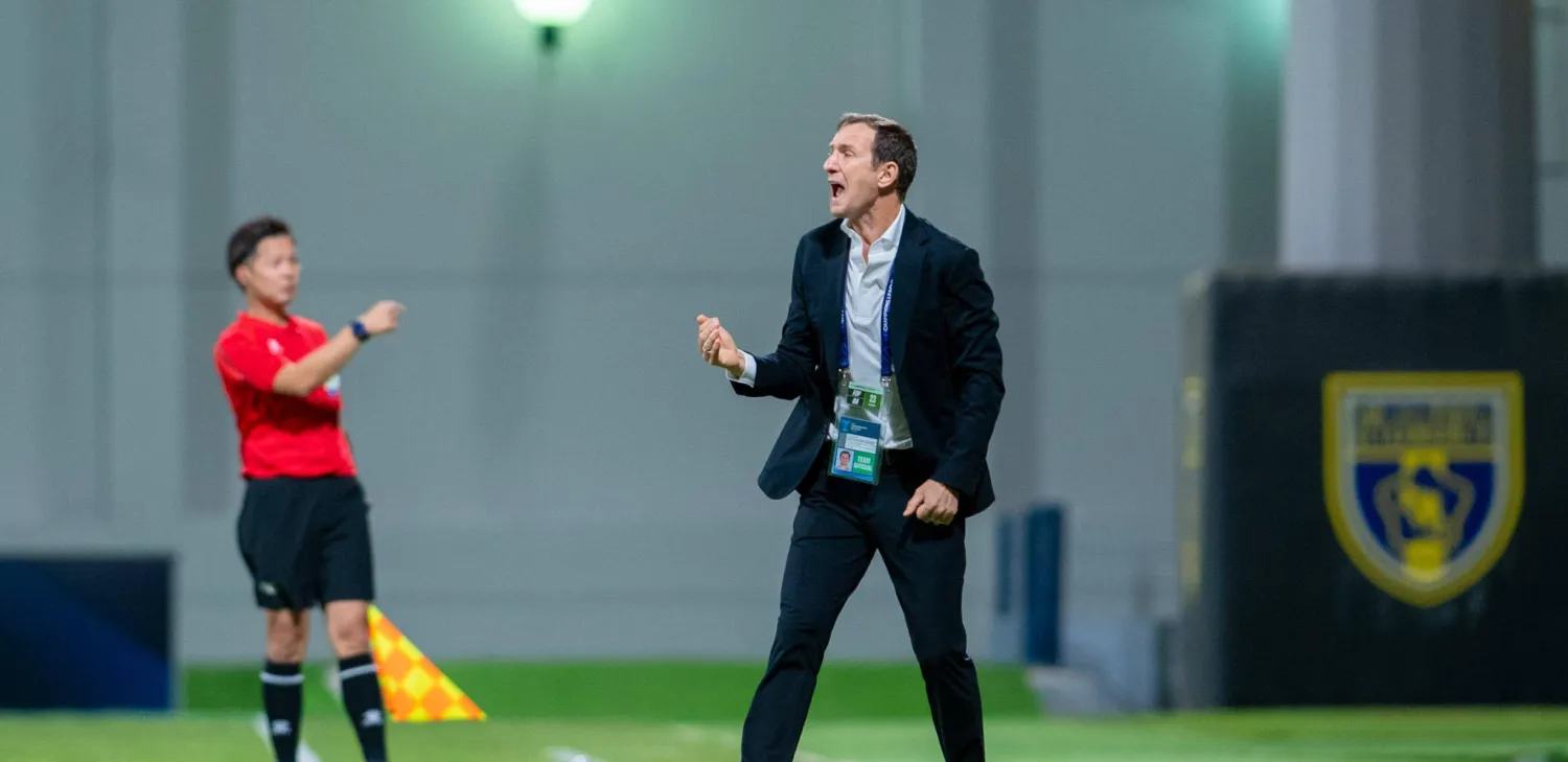 الأرجنتيني رودولفو أروابارينا مدرب فريق التعاون (نادي التعاون)