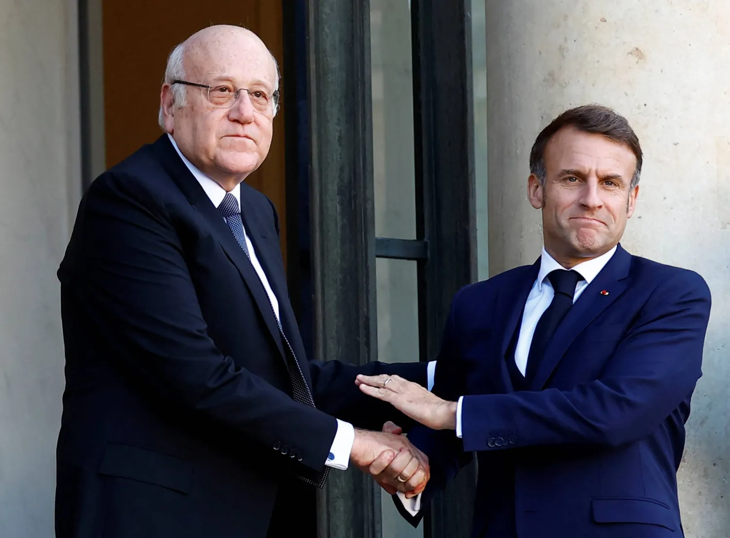 French President Emamnuel Macron shakes hands with Lebanon's caretaker Prime Minister Najib Mikati as he arrives for a bilateral meeting at the Elysee Palace in Paris, France, October 23, 2024. REUTERS/Stephanie Lecocq
