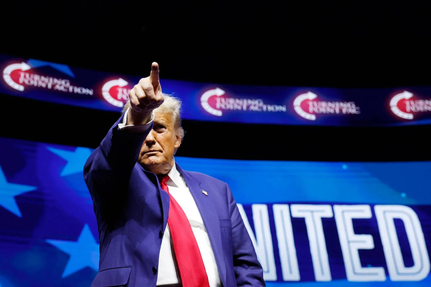 ترمب متحدّثاً خلال تجمّع انتخابي في لاس فيغاس في نيفادا (أ.ف.ب)