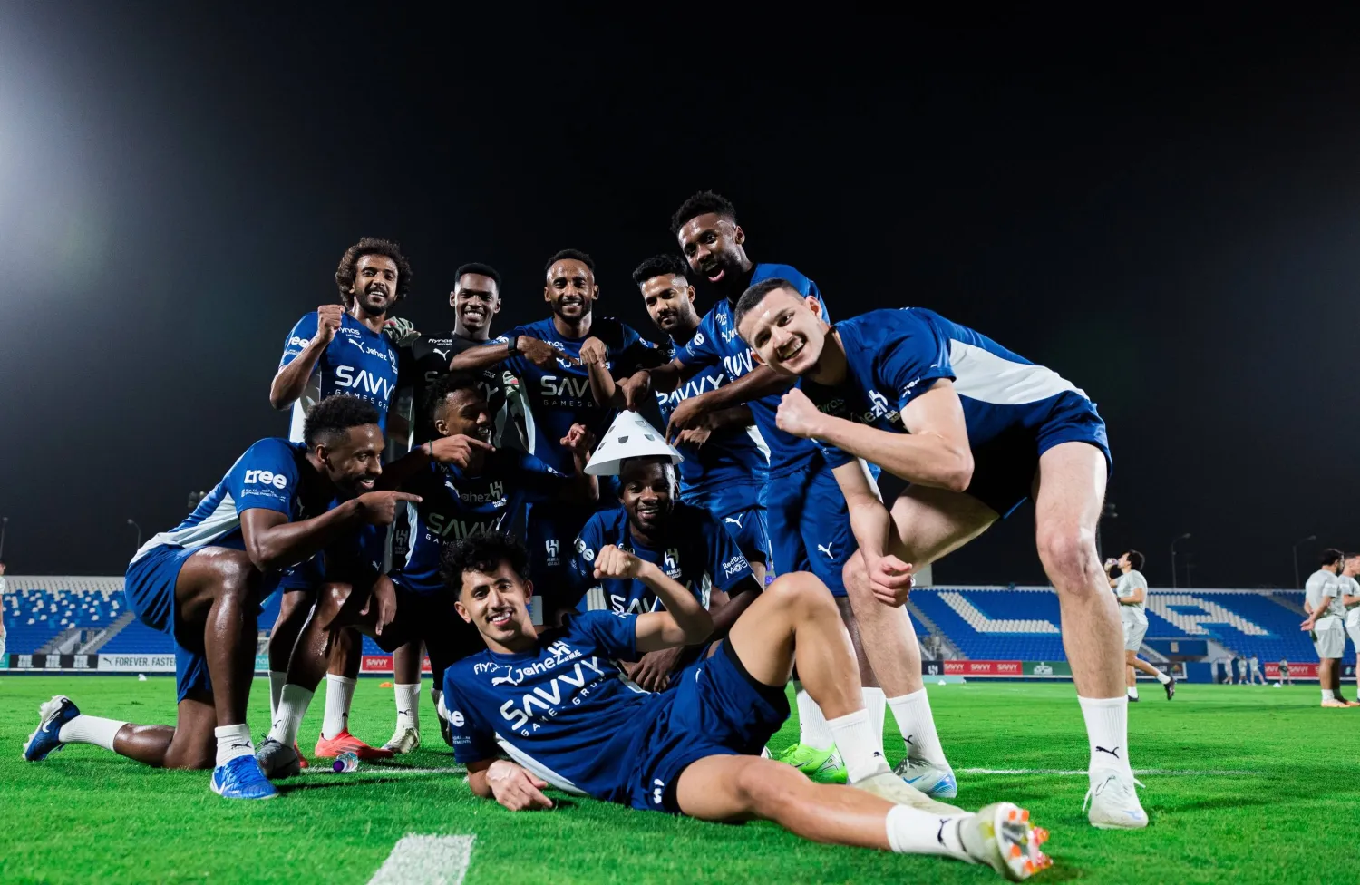 لاعبو الهلال ولقطة مرحة بعد نهاية المران (الهلال)