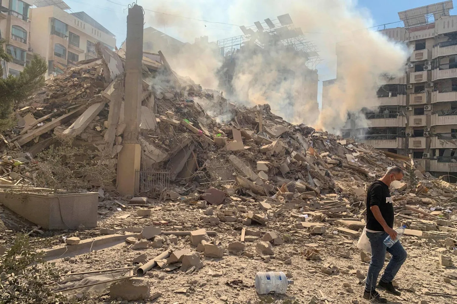  İsrail'in Beyrut'un güney banliyösüne düzenlediği saldırıda yaşanan yıkım (AFP)