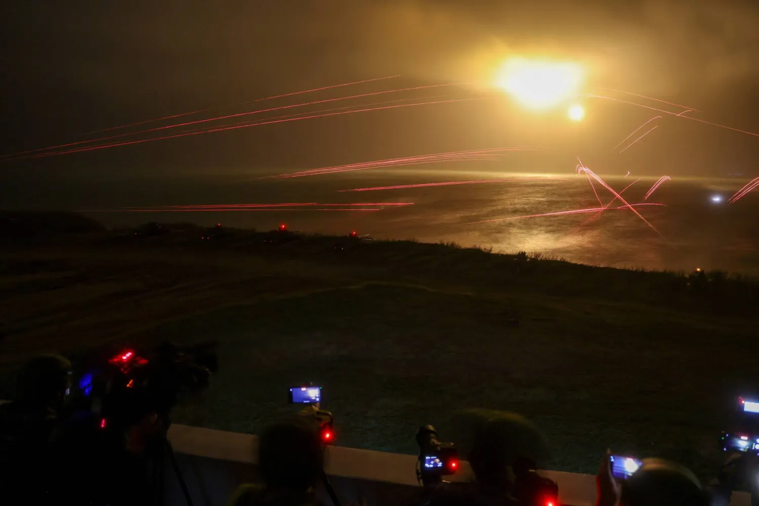 Live rounds and flares are fired during a nighttime exercise on Penghu Islands, Taiwan October 24, 2024. Taiwan Military News Agency/Handout via REUTERS 