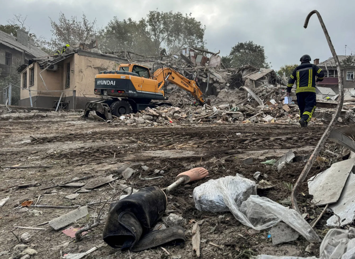 Rescuers work at a site of an apartment building destroyed by a Russian missile strike, amid Russia's attack on Ukraine, in Dnipro, Ukraine October 26, 2024. REUTERS/Mykhailo Moskalenko