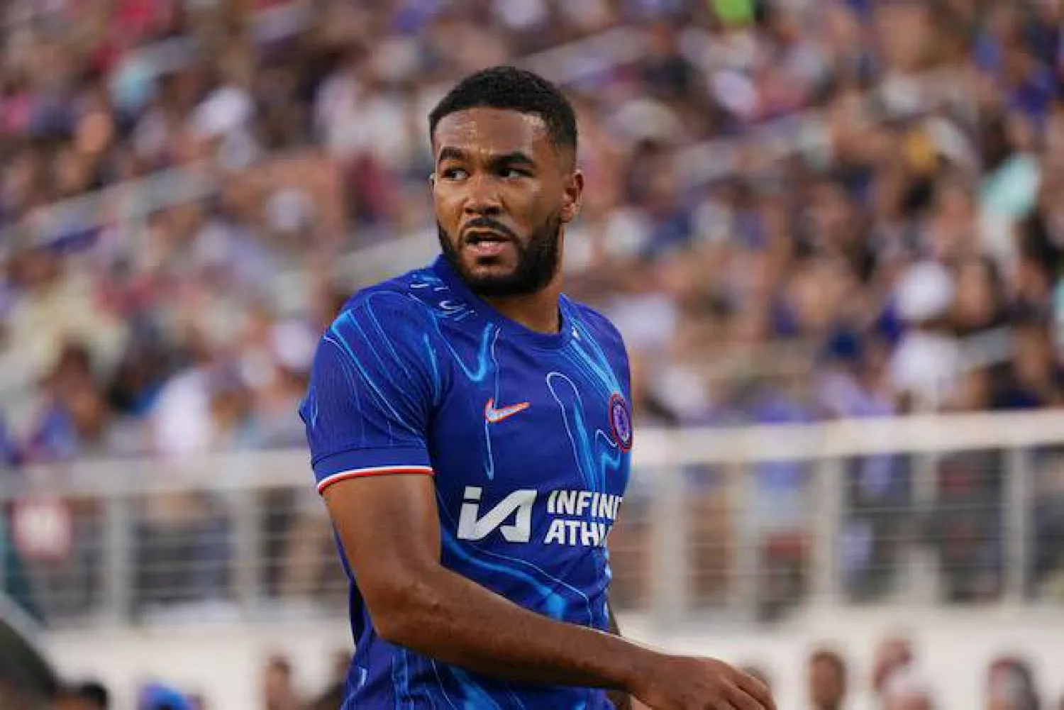 ريس جيمس ينتظر منه الكثير كقائد لتشيلسي (رويترز)